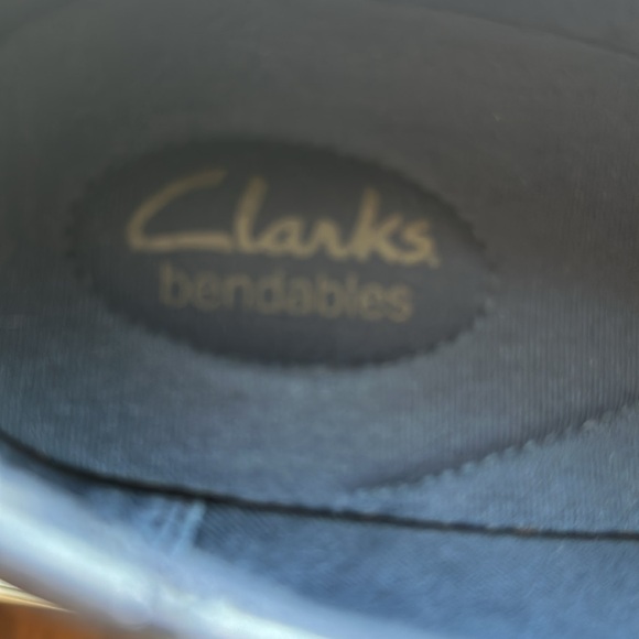 Clarks Navy shoe in size 9.5 M - Picture 3 of 5